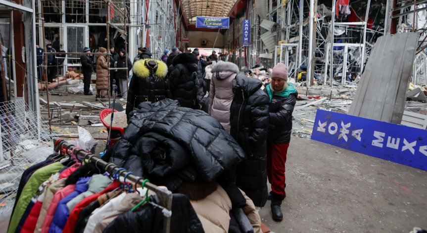 Магазините вдигат цените заради бума.