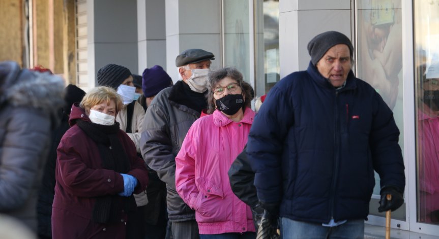 Изплащат пенсиите и добавката към тях между 7 и 21 декември