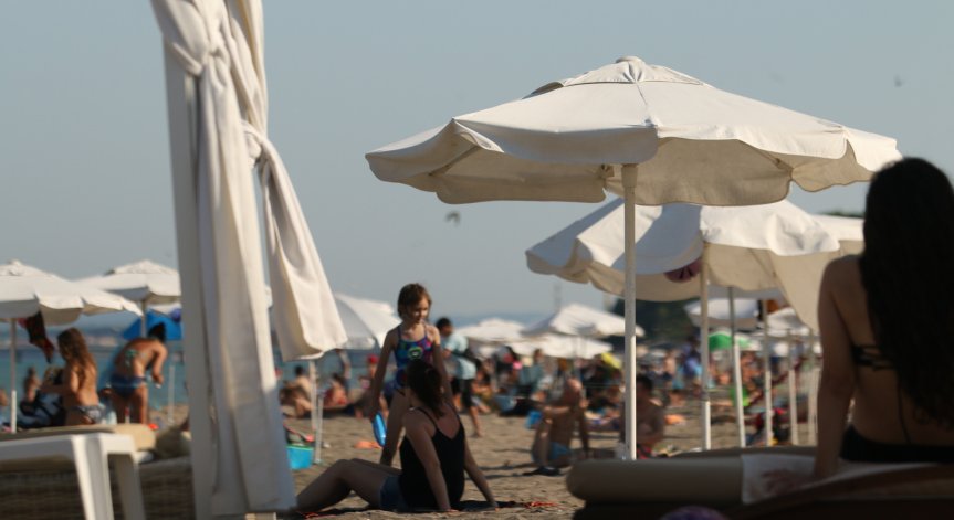 Без дистанция, без маски: Германски туристи не спазват мерките у нас