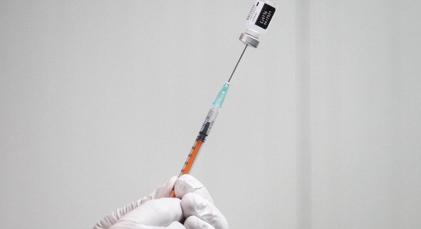 Испания разширява възрастовия обхват за поставяне на бустерна доза 