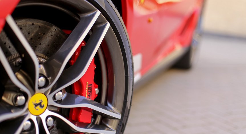 Ferrari в тежка съдебна битка с благотворителна организация