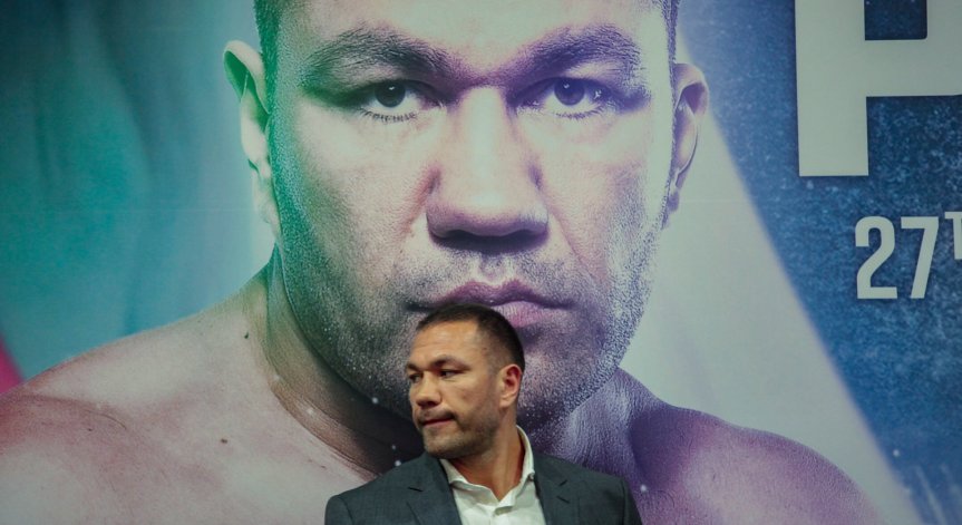 Отнеха лиценза на Кобрата и го глобиха за целувката (Обновена)