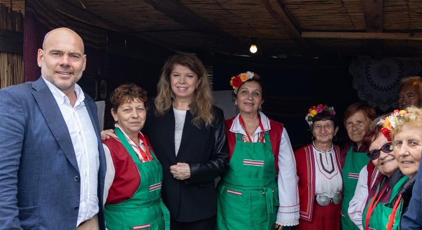 Йотова: Недопустимо е тези, които ни хранят, да свързват трудно двата края
