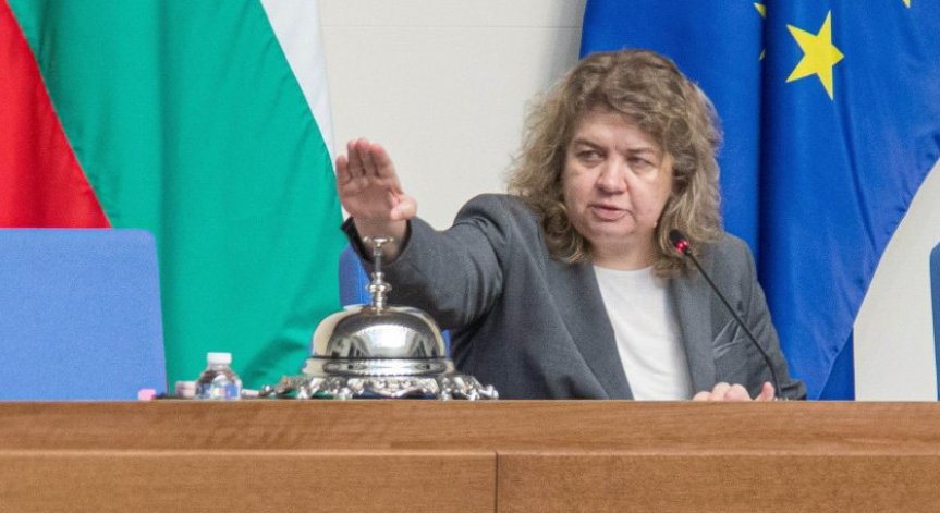 Киселова свиква депутатите на извънредно заседание на НС