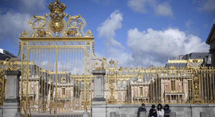 Франция затвори и Версайския дворец след сигнал за бомба