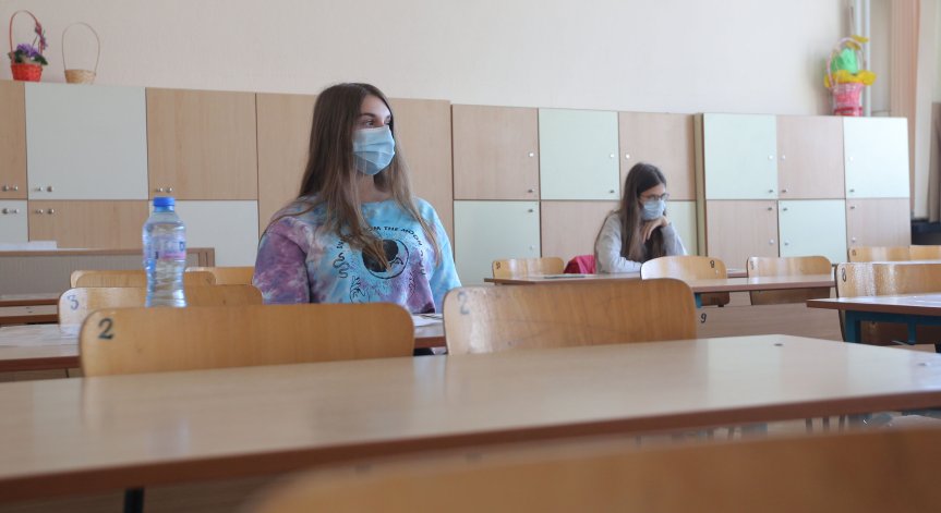 Решено: Учениците в област Варна преминават към онлайн обучение