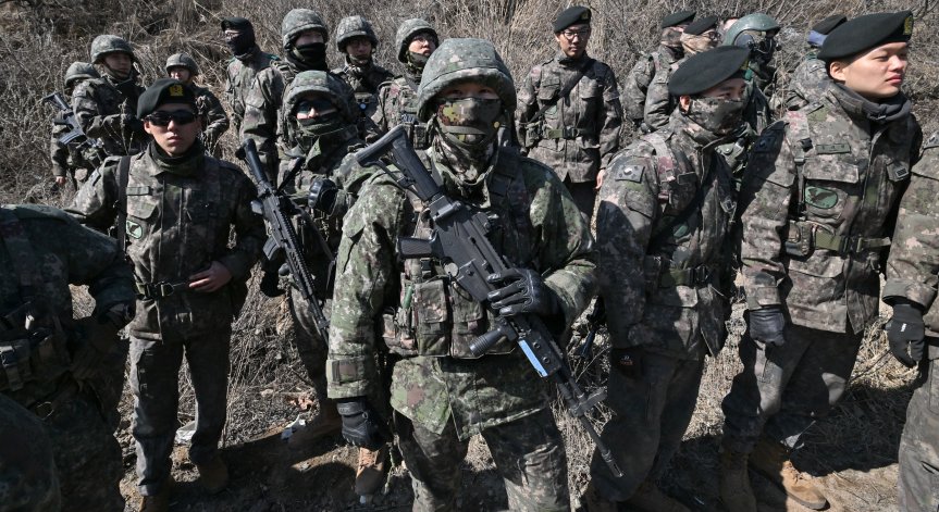 Южна Корея повиши равнището на тревога, бие аларма за атаки от КНДР