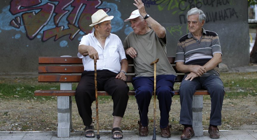 Би следвало да се коригира и таванът на пенсиите нагоре.