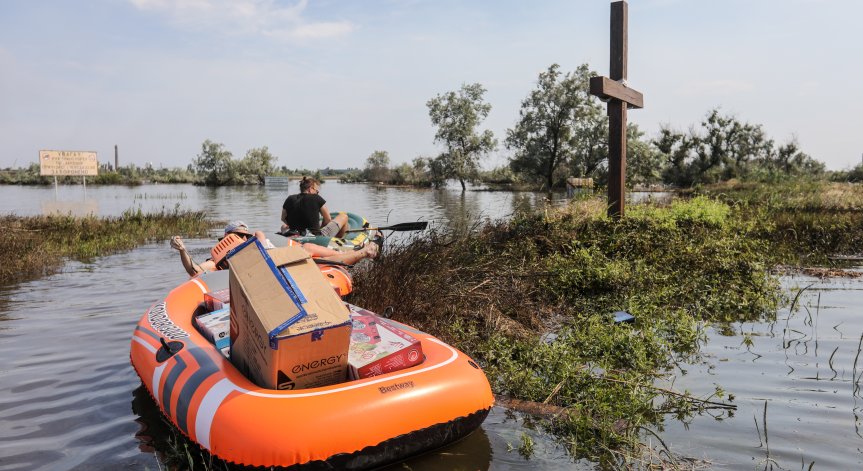 Стотици хиляди украинци са без питейна вода, ООН изпрати помощ. Зеленски: Закъсняха
