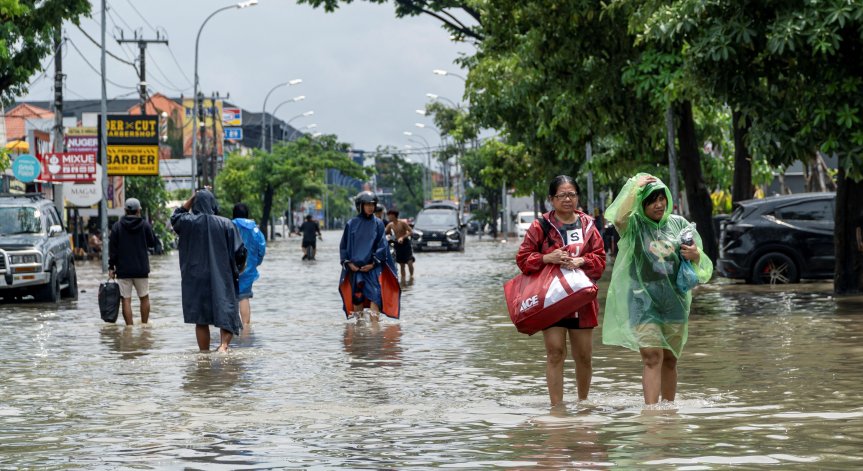 Смъртоносни наводнения в Бали: Жертви и стотици евакуирани