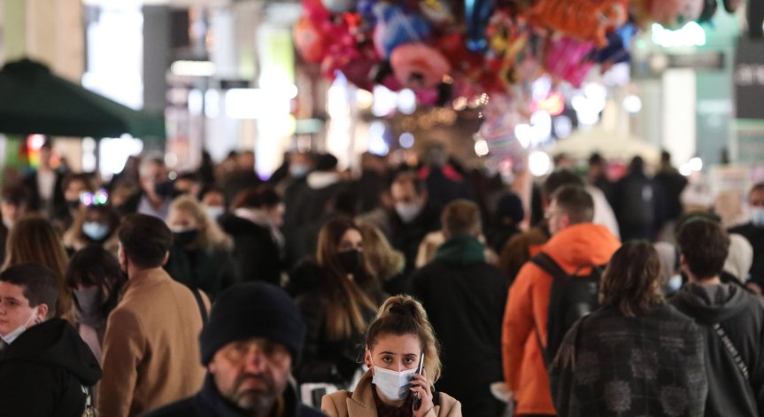 Рекорд на новите случаи на Ковид-19 в Гърция, обмисля се локдаун