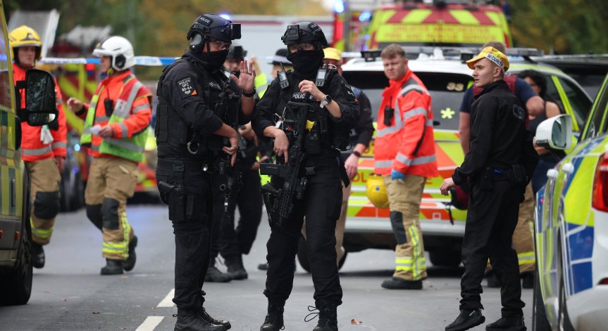 Нападателят срещу синагогата в Манчестър е със сирийски произход, бил с колан с експлозив