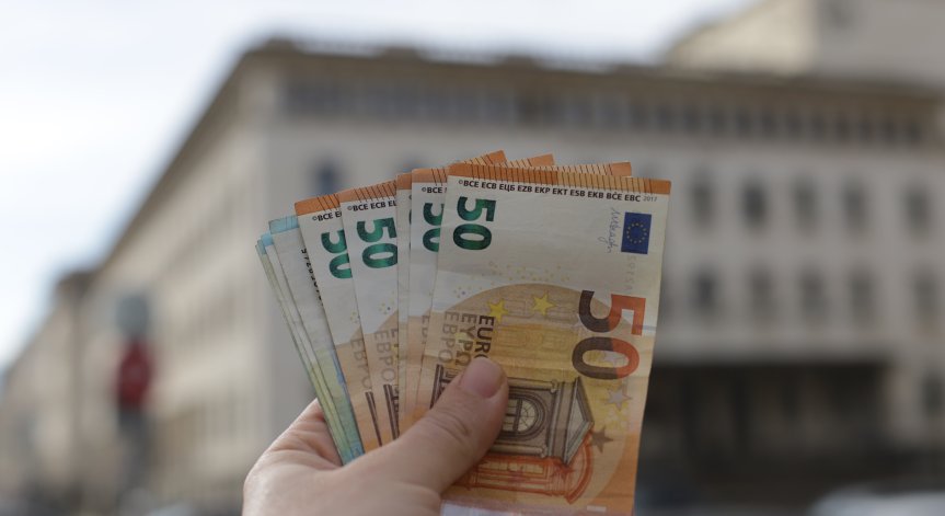 Няма да се променят договорените с банката срокове за заплащане на вноската по кредита.