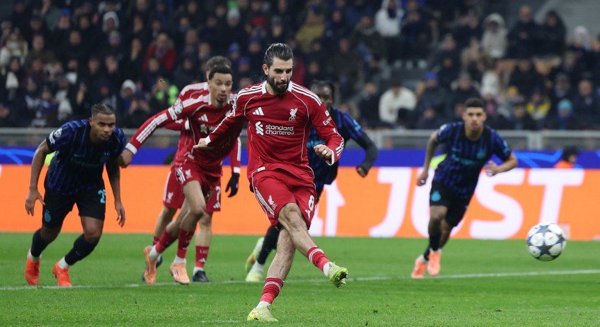 Доминик Собослай изведе 