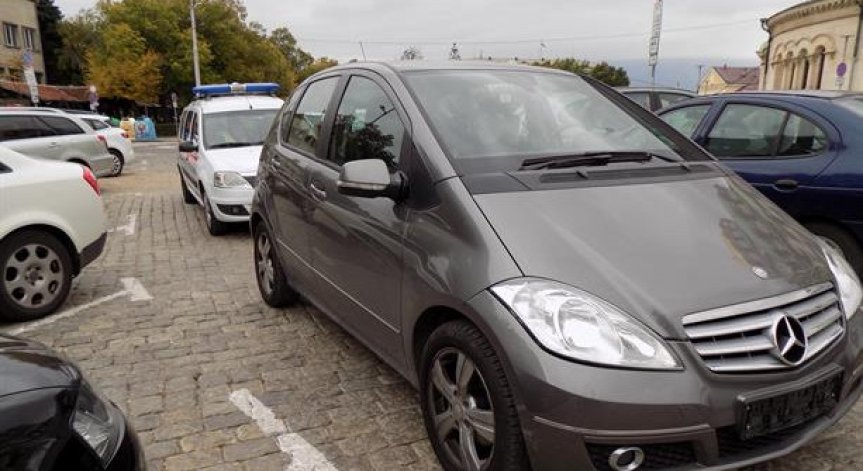 Погнаха нелегалните таксита, задържаха трима