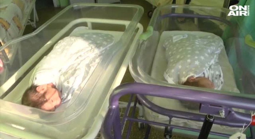 Жена роди близнаци в две различни населени места