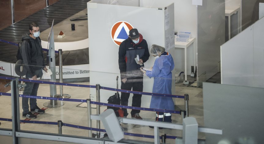 Франция изисква негативен PCR тест и за транзитно преминаващи