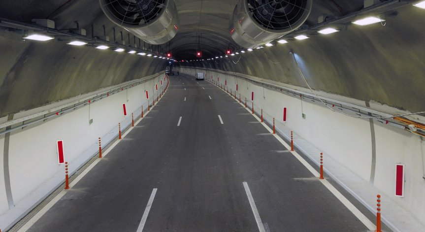 Важно за шофьорите: Ограничават движението в посока София в тунел 