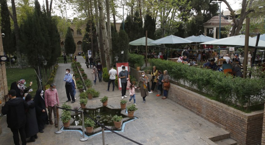 Иран помилва или намали присъдите на над 1800 затворници