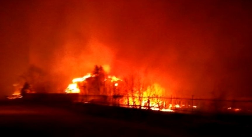 Товарен влак с цистерни се взриви в Хитрино