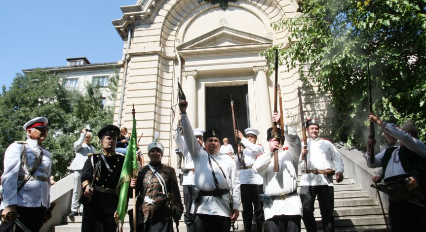 Съединението в София - поклон пред мавзолея на Княз Александър I Батенбер