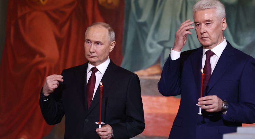 Путин посрещна Възкресение Христово на литургия, отслужена от патриарх Кирил (СНИМКИ)