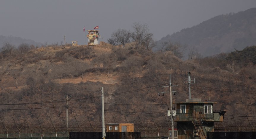 Роботи ще пазят денонощно границата между Южна и Северна Корея