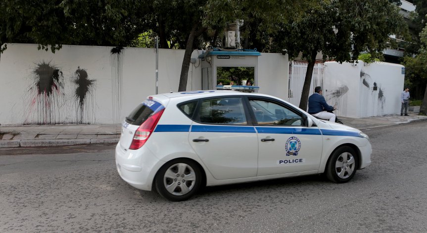 Арестуваха българи за контрабанда на фалшив алкохол в Гърция