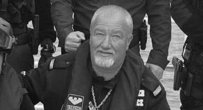 Погребаха с военни почести загиналия при наводнението в Елените полицай Стефан Иванов