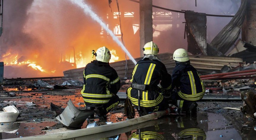 Поразената къща е напълно изгоряла.