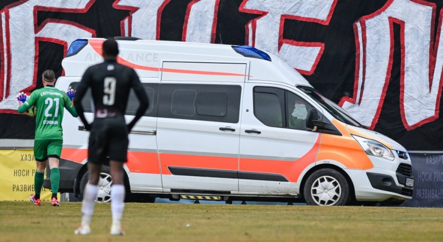 Тимът ще играе 4 домакински срещи пред празни трибуни, още една пред затворен сектор Г.