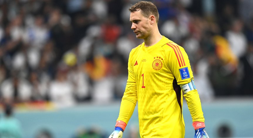 Нойер отиде на ски, за да забрави за фиаското в Катар, но вместо това счупи крак