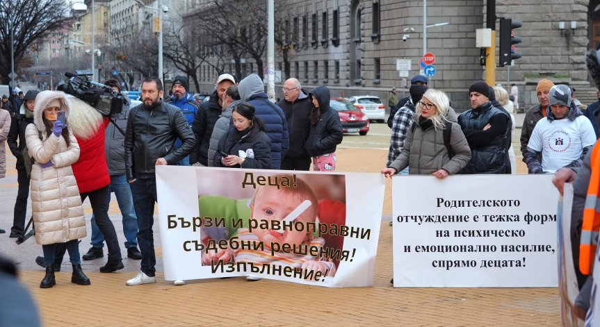 Парламентът одобри нови правила за споделено родителство
