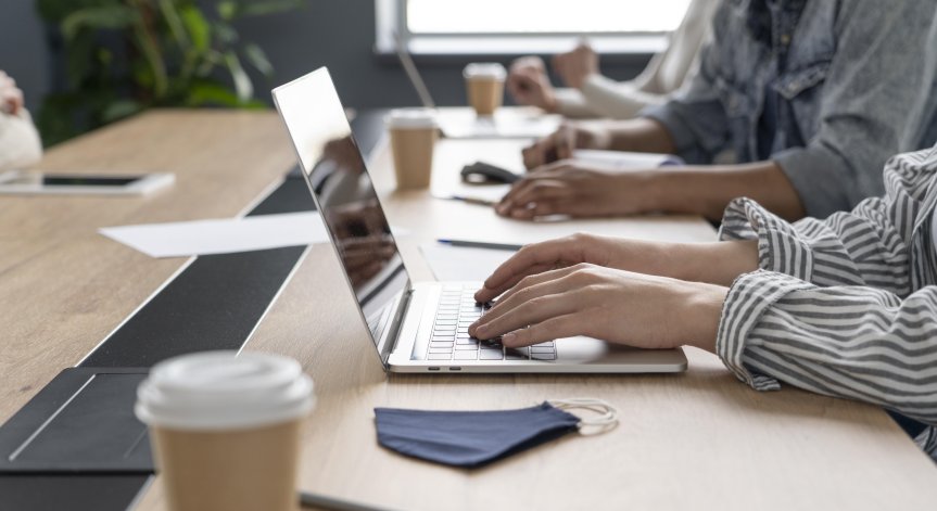 Делът на работниците с дълги часове в ЕС е намалял.