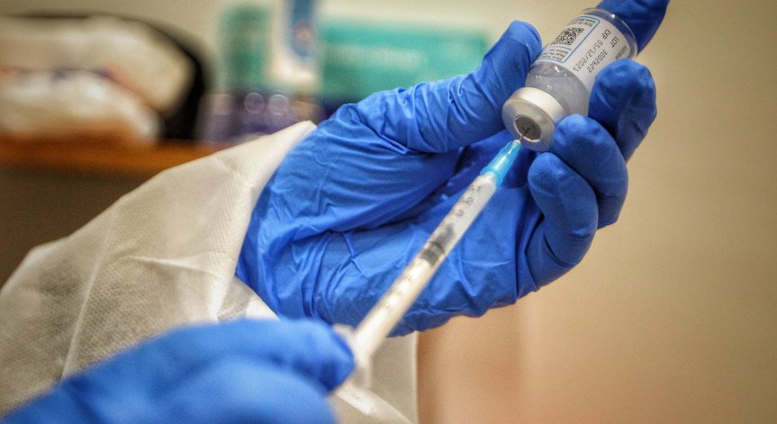 Израел вече ваксинира и деца с надеждата да овладее коронавируса