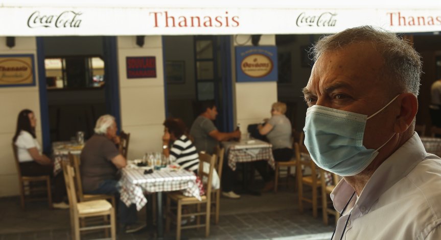 В Гърция: На ресторант - само с отрицателен тест или ваксинационен сертификат