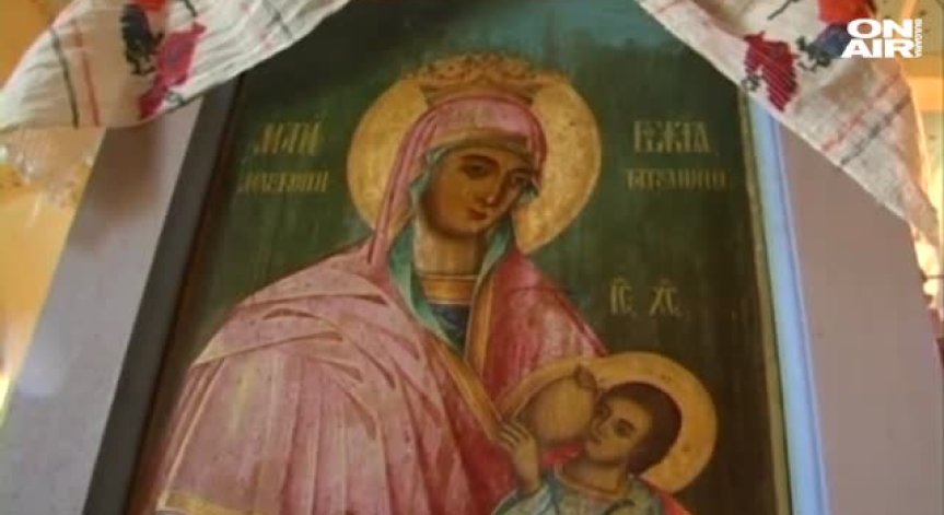 Задържаха двама мъже за кражбите от църкви в Русенско