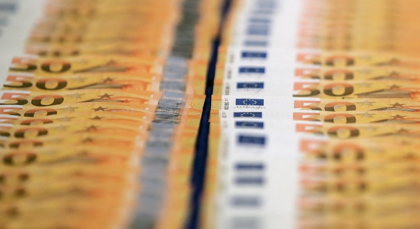 Еврото бележи ръст спрямо долара