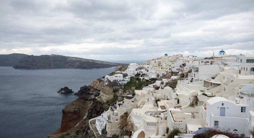 Гърция продължава да се тресе.