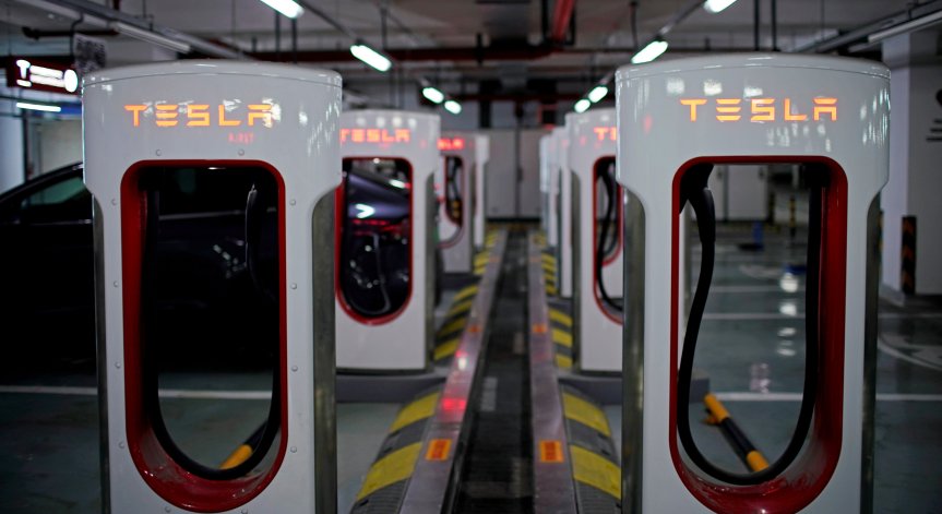 Търговска верига съди Tesla заради дефектни слънчеви батерии