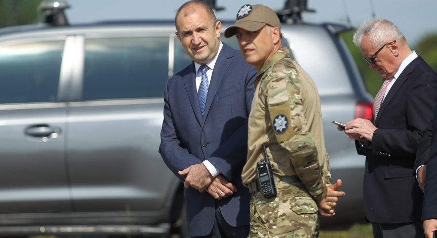 Радев: Не одобрявам рокадите в парламента, печелят време