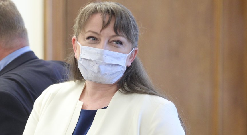 Сачева: Предсрочни избори може да има най-рано през декември