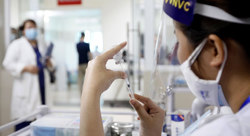 Във Виетнам откриха нов вариант на Ковид-19, разпространява се по-бързо във въздуха