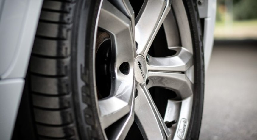 Неизвестен наряза гумите на 10 автомобила в Перник