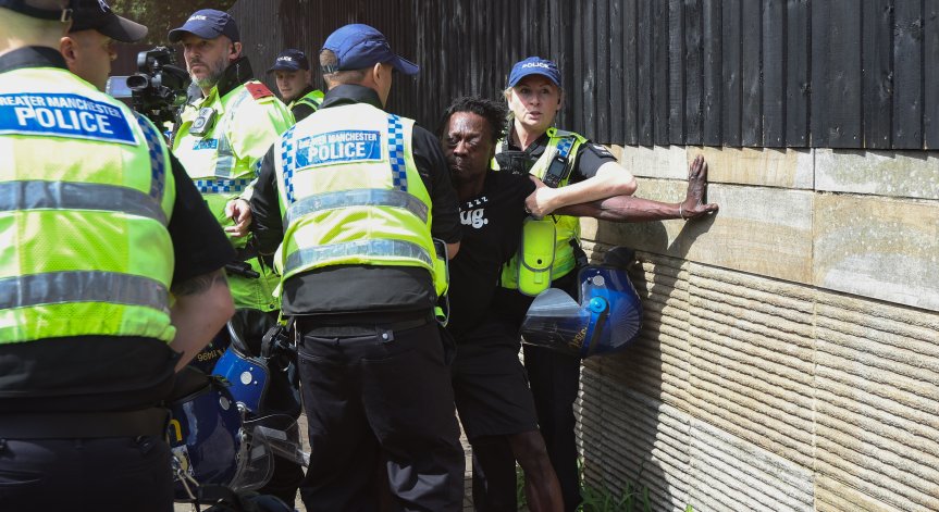 Денонощно анализират записите с агресивни протестиращи