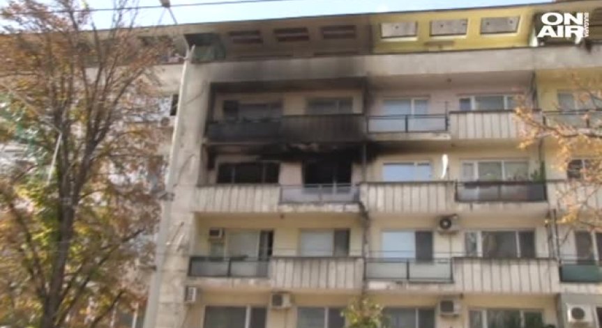 Пожар в Русе остави баща и син без дом, но живи