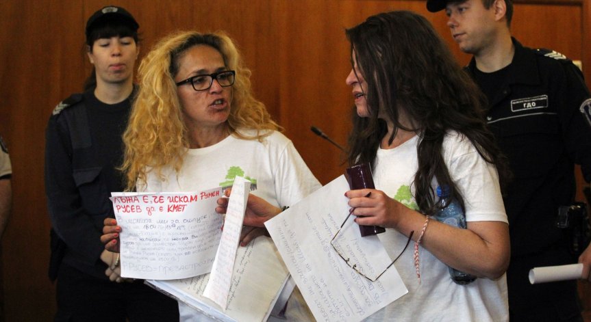 Постоянен арест за Иванчева и евентуалните ѝ помагачи