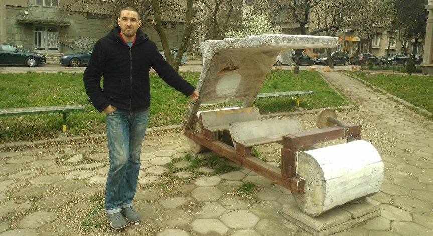 Герой от „Гео Милев“ живее с 80 лева на месец