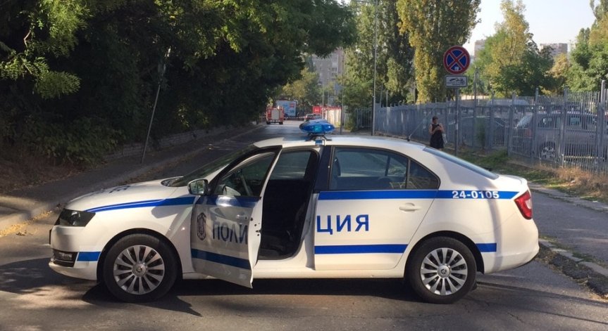 ТИР удари лек автомобил и продължи по пъти си, водачът загина