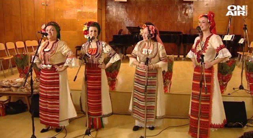 В коледния дух и настроение ви срещаме с квартет 